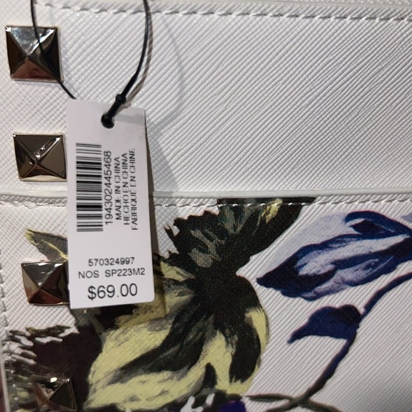 White House Black Market Clutch - Picture 5 of 7